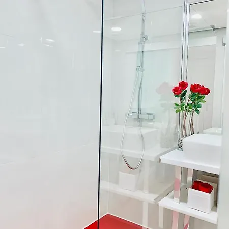 Apartment In 3 Min From Metro Bela Vista Lisbon